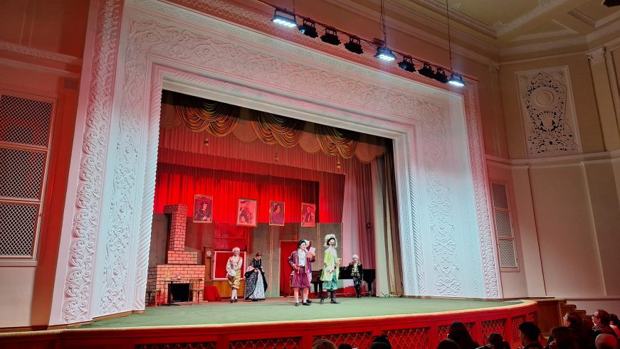 Teatr &laquo;Veshalka&raquo;dan boshlandi.