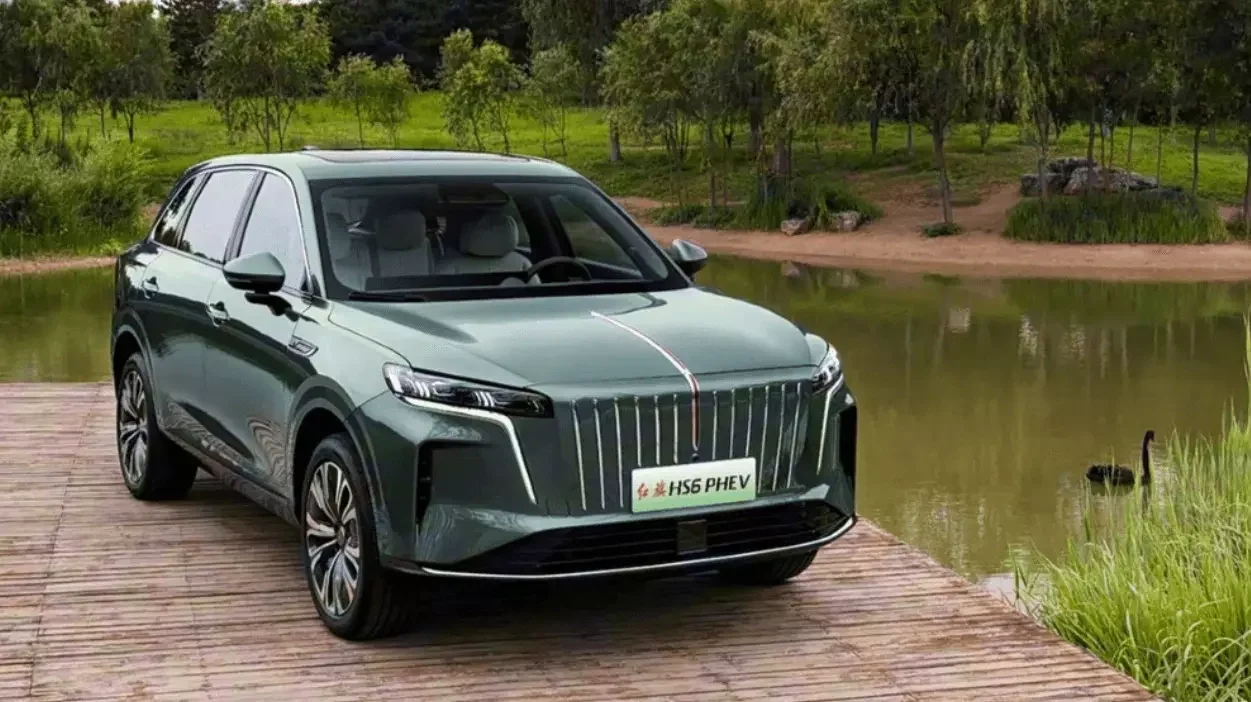 🌍 Мировой рекорд от HONGQI: 2325 км без подзарядки и дозаправки